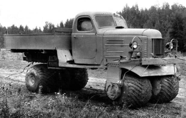 Внедорожный грузовик ЗИЛ-132С на пневматических колесах, 1964 год.