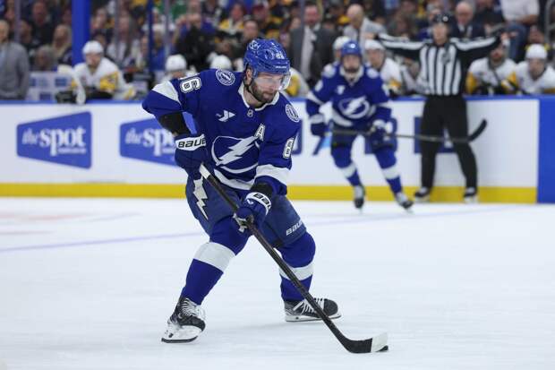 Стали известны лучшие снайпер и бомбардир НХЛ среди российских хоккеистов