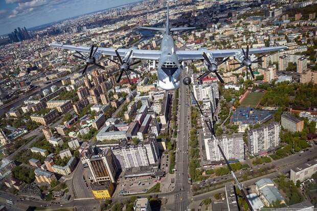 Москва из кабины самолета Ил-78 авиатехника, авиация, москва