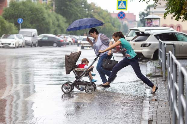 В Челябинскую область пришли дожди с грозами и штормовой ветер