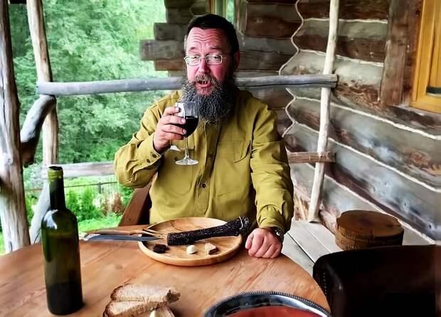 «Прекрасная жизнь доступна для вас!»: Герман Стерлигов продаёт «сногсшибательное» пиво всего по 6 500 рублей за бутылку! Берём?