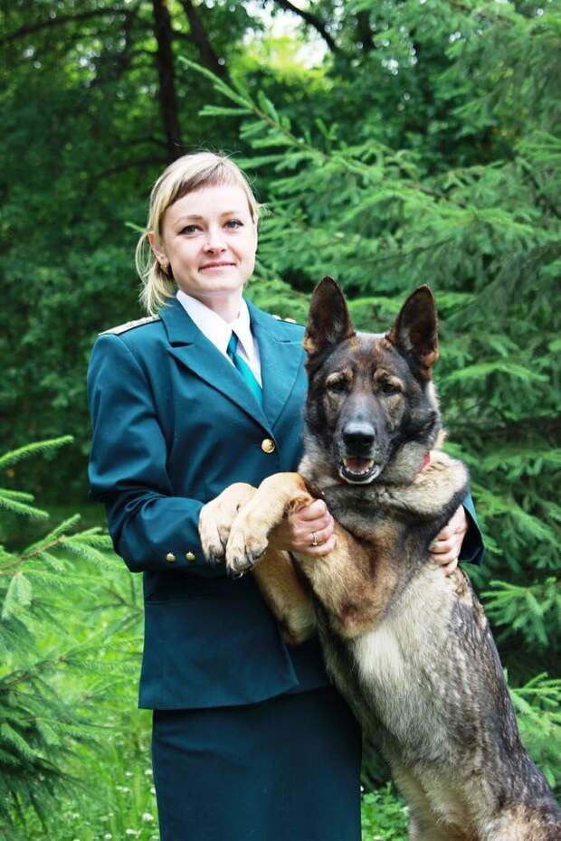 А это она на службе со своей хозяйкой А это она на службе со своей хозяйкой