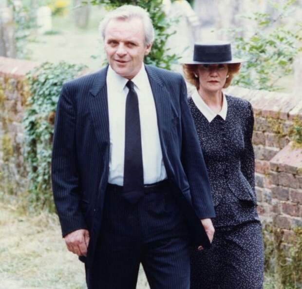 Энтони Хопкинс и его жена на похоронах актера Лоуренса Оливье. 1989 год