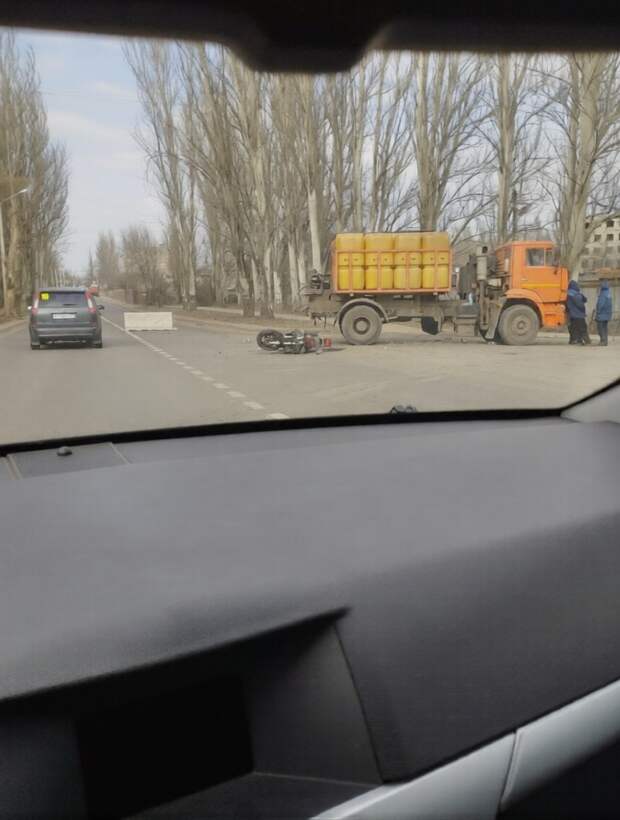 Ещё фото с места ДТП на Элеваторной,по всей видимости, насме