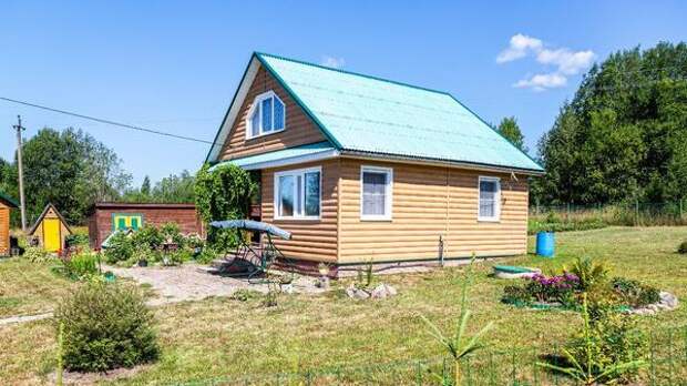 Кому придется платить налоги за сарай и баню в 2026 году — важные изменения