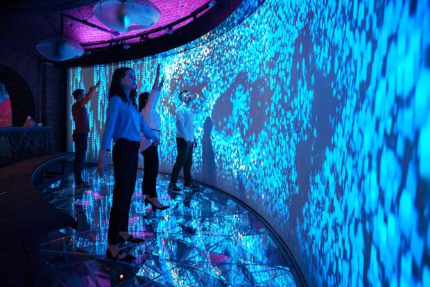 На Новой Голландии открылась галерея цифрового искусства «Цифергауз». Вот что там можно увидеть  ️