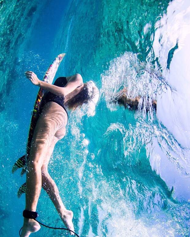 Пышногрудая серфингистка покоряет сети настоящим цунами в Instagram Instagram, девушка, серфинг
