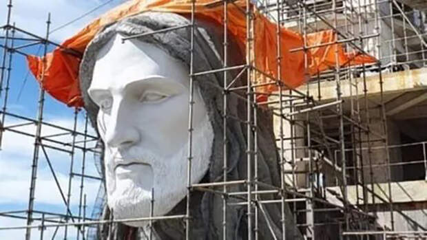 Новую статую планируют закончить в этом году.