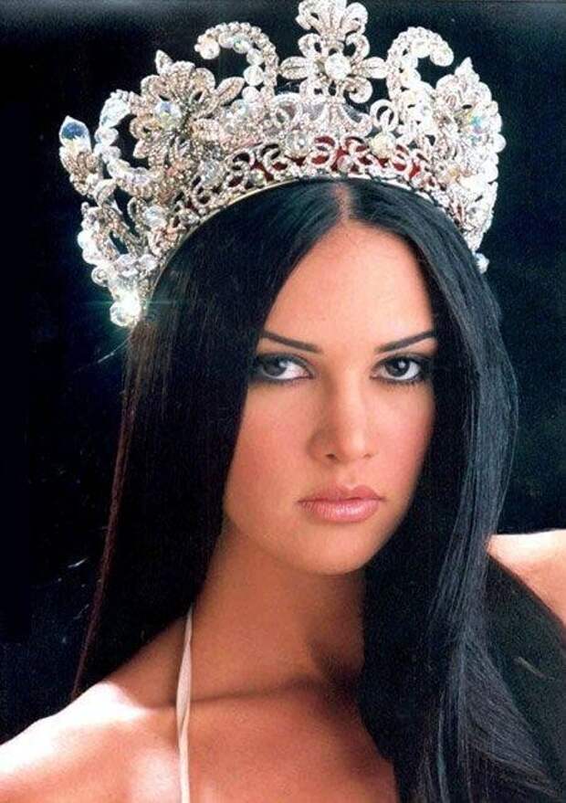 Моника Спир, «Мисс Венесуэла — 2004» Моника Спир, «Мисс Венесуэла — 2004»