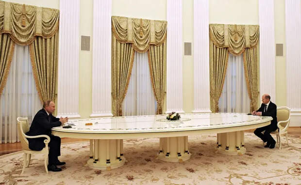 Канцлер ФРГ заявил о возможности переговоров с президентом РФ, но пока «не видит в них смысла»