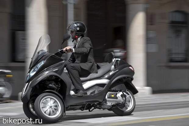 Трицикл Piaggio MP3 Touring 2012