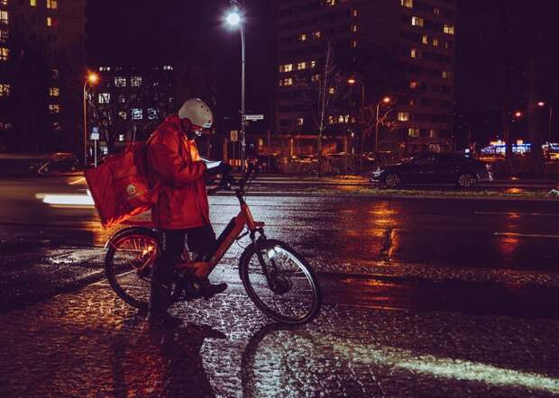 Итоги опроса: жителям Южного Тушина не нравятся курьеры, которые носятся на велосипедах