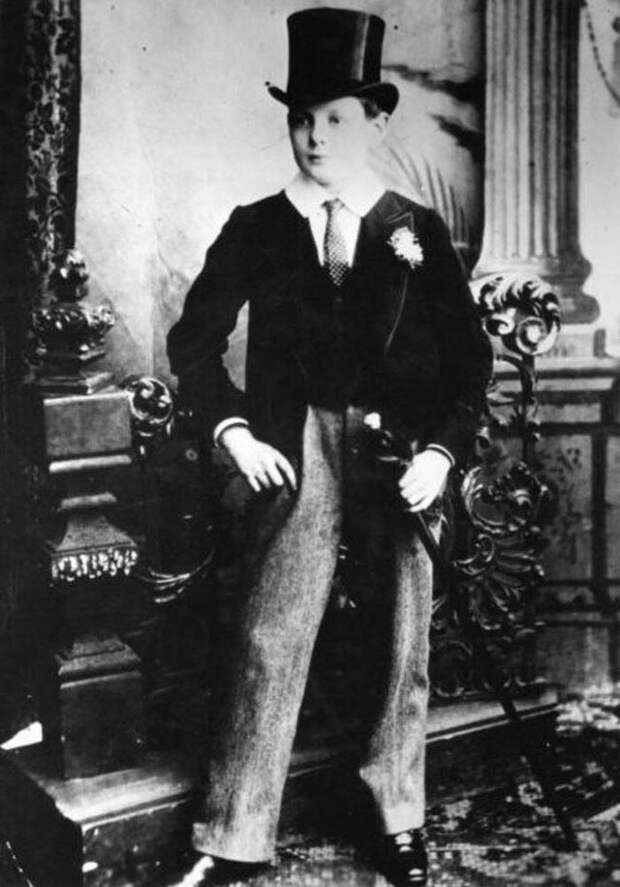 19. Уинстон Черчилль, 14 лет, в школьной форме (1889 г.) интересное, люди, фотографии