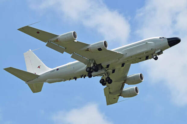 Самолет-разведчик RC-135W Rivet Joint Королевских ВВС Великобритании