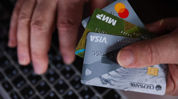 Россиянам рассказали, за какие слова банки могут блокировать переводы