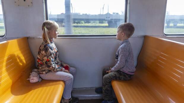 Семьям с детьми в России предоставят скидки при покупке билетов на поезда