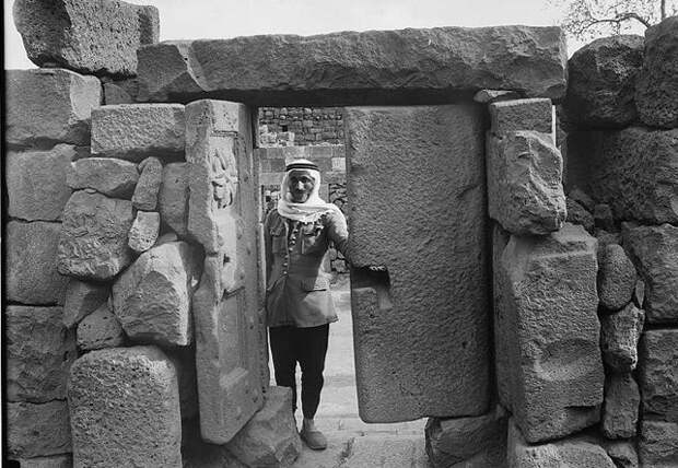 Причуды древних - каменные двери. Как, зачем и почему?.