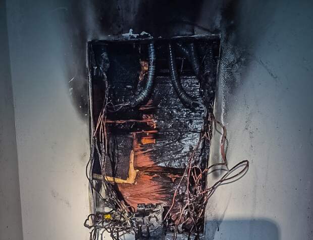 Пожар в коттеджном поселке Смоленского округа: загорелся электросчетчик