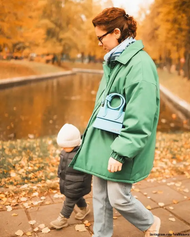 Татьяна Брухунова прогулялась с сыном Петросяна в осеннем парке