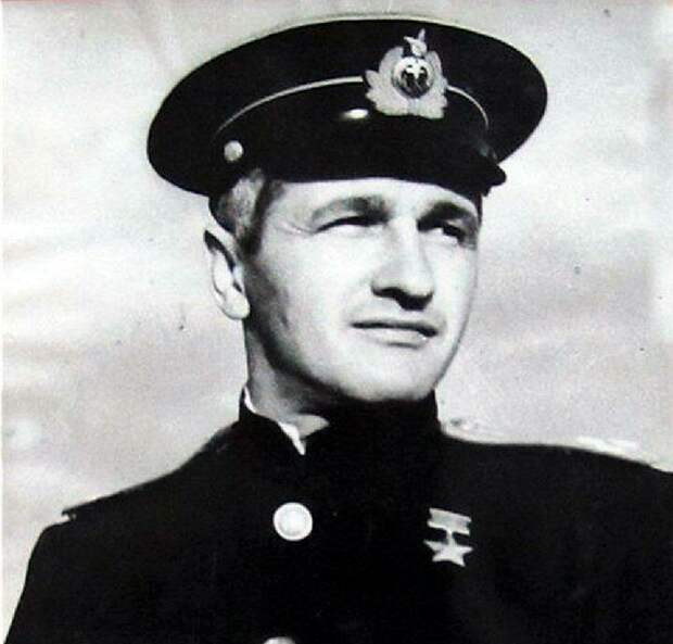 Как советский летчик Василий Раков потопил немецкий крейсер