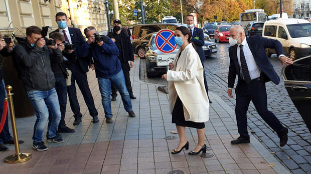 LCI: встреча Макрона с белорусской оппозиционеркой стала для неё «важным признанием»