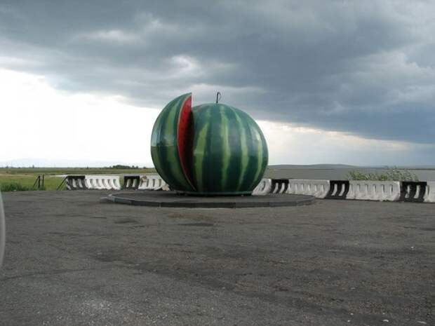 Необычные памятники, на улицах наших городов памятник, факты, фото
