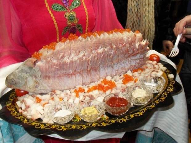 Строганина - невероятно популярное блюдо народов Крайнего Севера. 