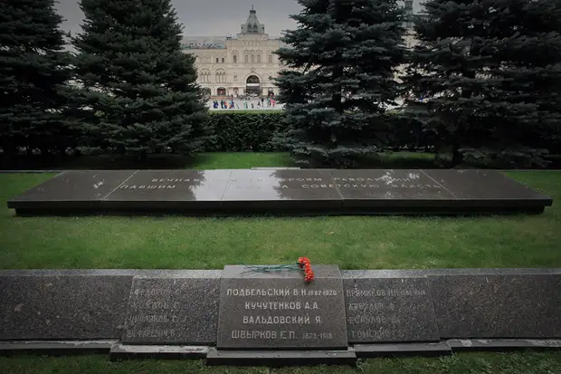 Кто из иностранцев похоронен на Красной площади в Москве