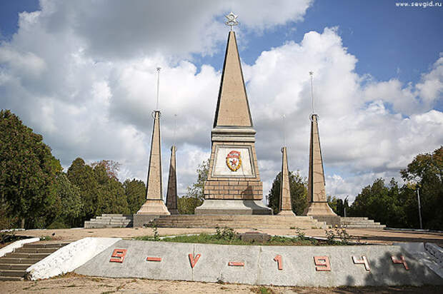 Доколе памятник Славы в Севастополе будет пребывать в разрушенном состоянии?