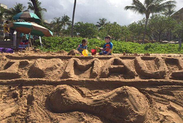 Отдых на Гавайях, надпись на песке сделала автор