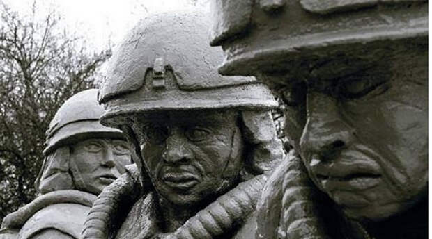 Смерть героев Лучевая болезнь проявилась у всех троих уже в первые дни. Жить храбрецам оставалось всего несколько недель. Хоронили их в свинцовых гробах, поскольку тела оказались насквозь пропитаны радиацией. Алексей Ананенко, Валерий Беспалов и Борис Баранов — запомните имена тех, кто ценой собственной жизни спас миллионы людей.