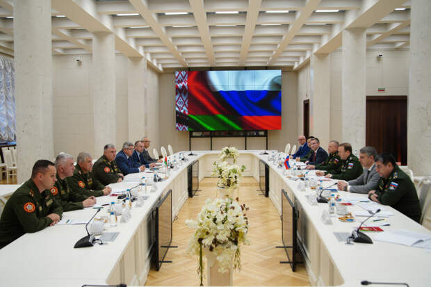 Заместитель Министра обороны РФ Павел Фрадков в рамках рабочей поездки посетил Республику Беларусь