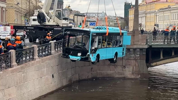 Владельца затонувшего в Петербурге автобуса штрафовали за нарушения 23 раза