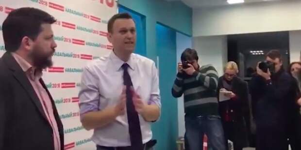 Навальный назвал журналистов "проститутками" из-за неудобного вопроса