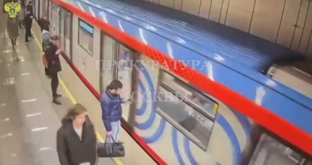 Южанин - в синей куртке на переднем плане.
