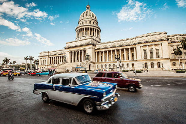 Власти Кубы посоветовали туристам приезжать без наличных долларов