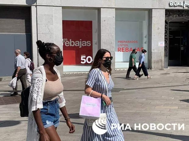Женщины на одной из улиц Мадрида, Испания
