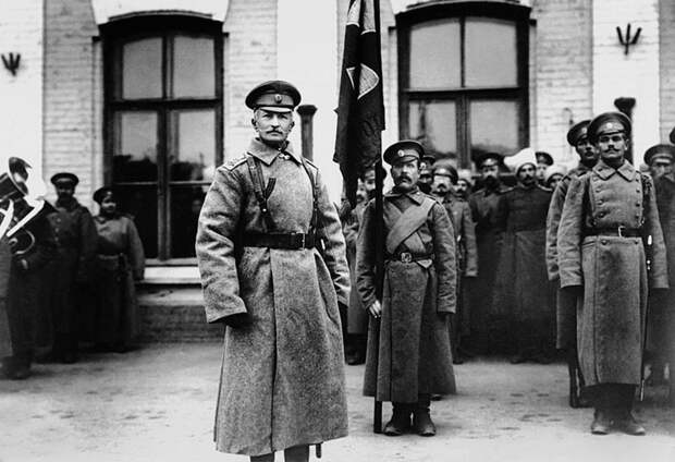 Генерал А.А Брусилов на станции Ровно. Октябрь 1915 г.