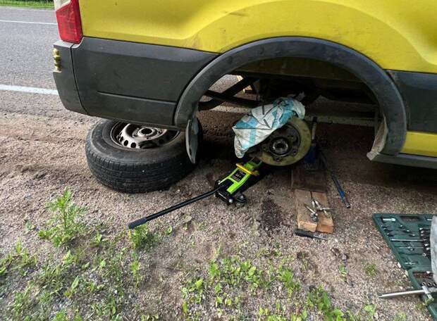 В Приморском крае у скорой помощи на ходу отлетело колесо