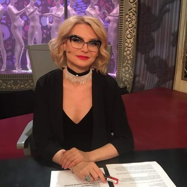 Иконы стиля -- Эвелина Хромченко наконец-то сняла очки...Получилось неожиданно, правда?