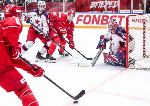 ЦСКА обыграл «Спартак» в московском дерби КХЛ