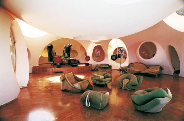 Интерьер дома Пьера Кардена в Каннах. Фото / Pierre Cardin's Bubble House. Photo