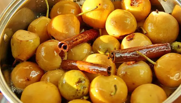 Фото-рецепт: ароматное варенье из целых груш с корицей и лимоном