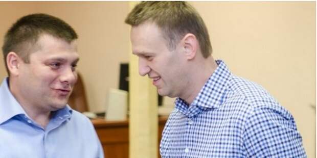 Верховный суд России отправил на пересмотр дело Навального и Офицерова