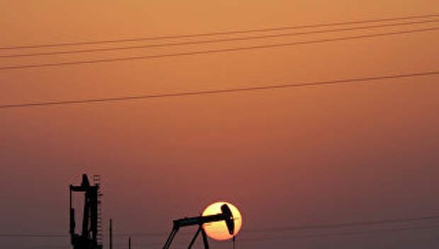 Добыча нефти. Архивное фото