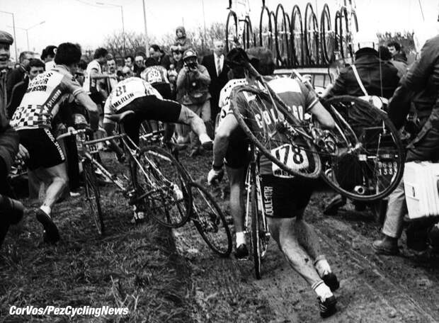 Parijs-Roubaix in de modder. foto Cor Vos©