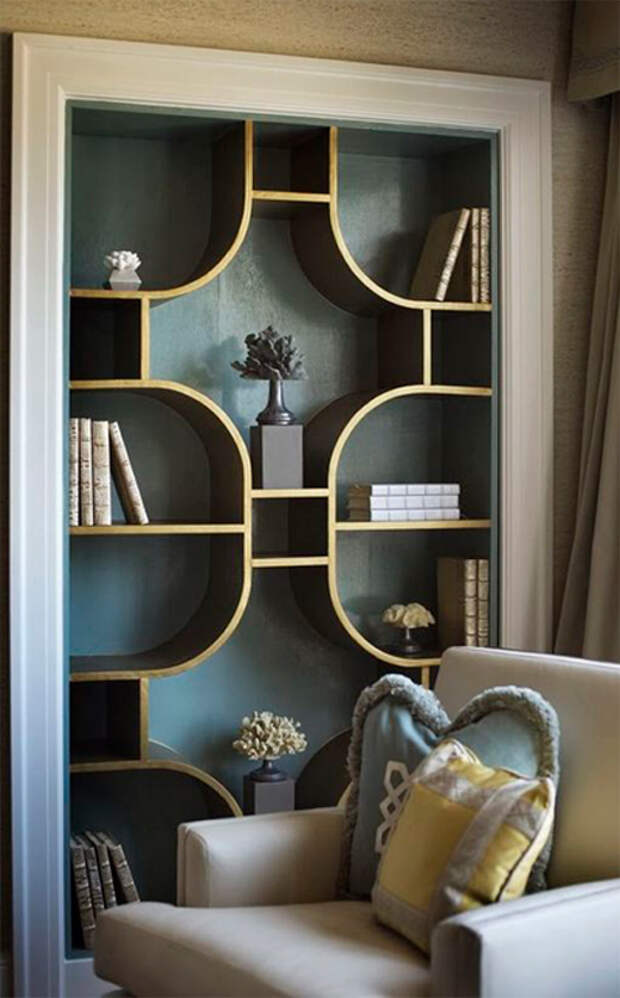 Книжная полка.