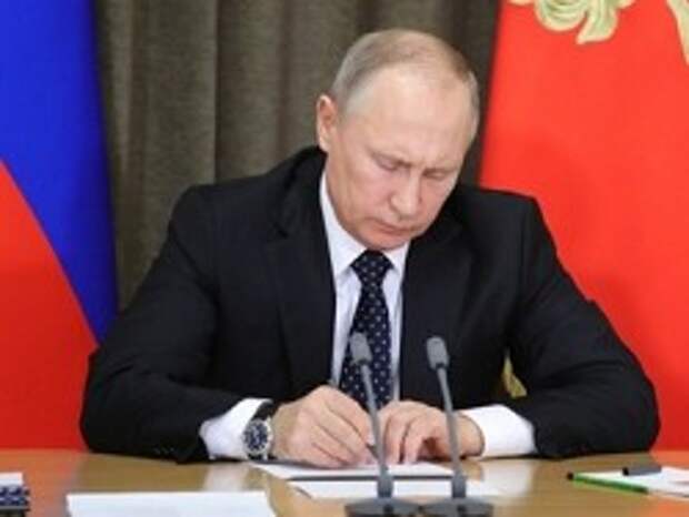 Путин за день подписал 64 закона