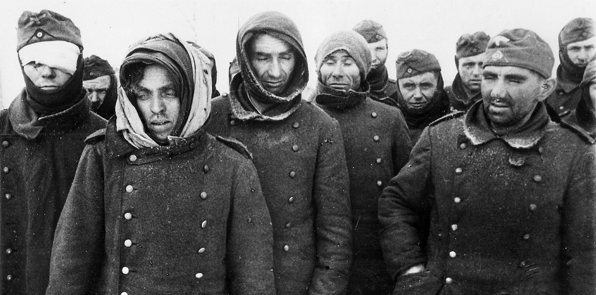 Оценив достаточно трезво успехи вермахта под Сталинградом, украинские националисты массово дезертировали из своих шуцманшафтов...