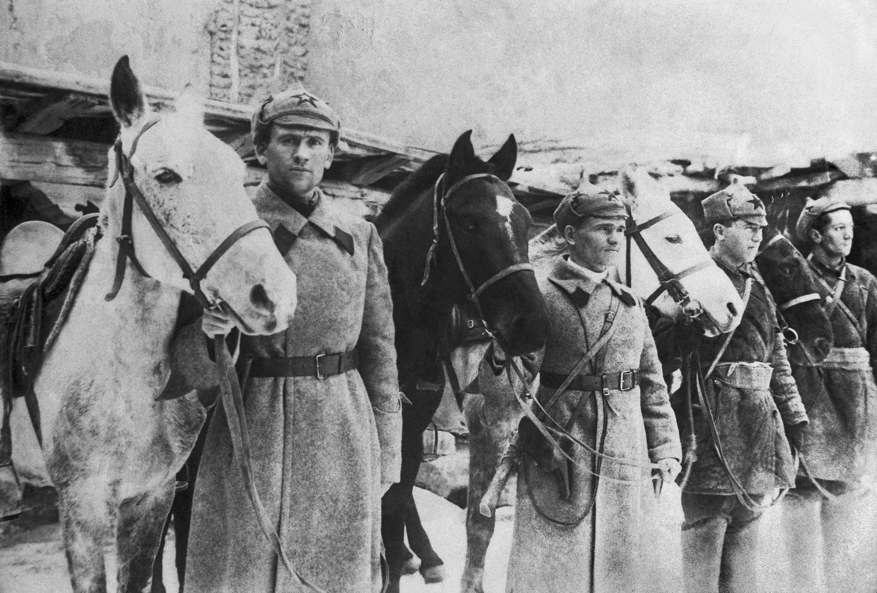 Ожившая история: в Госдуме предложили вернуть в армию России будёновки